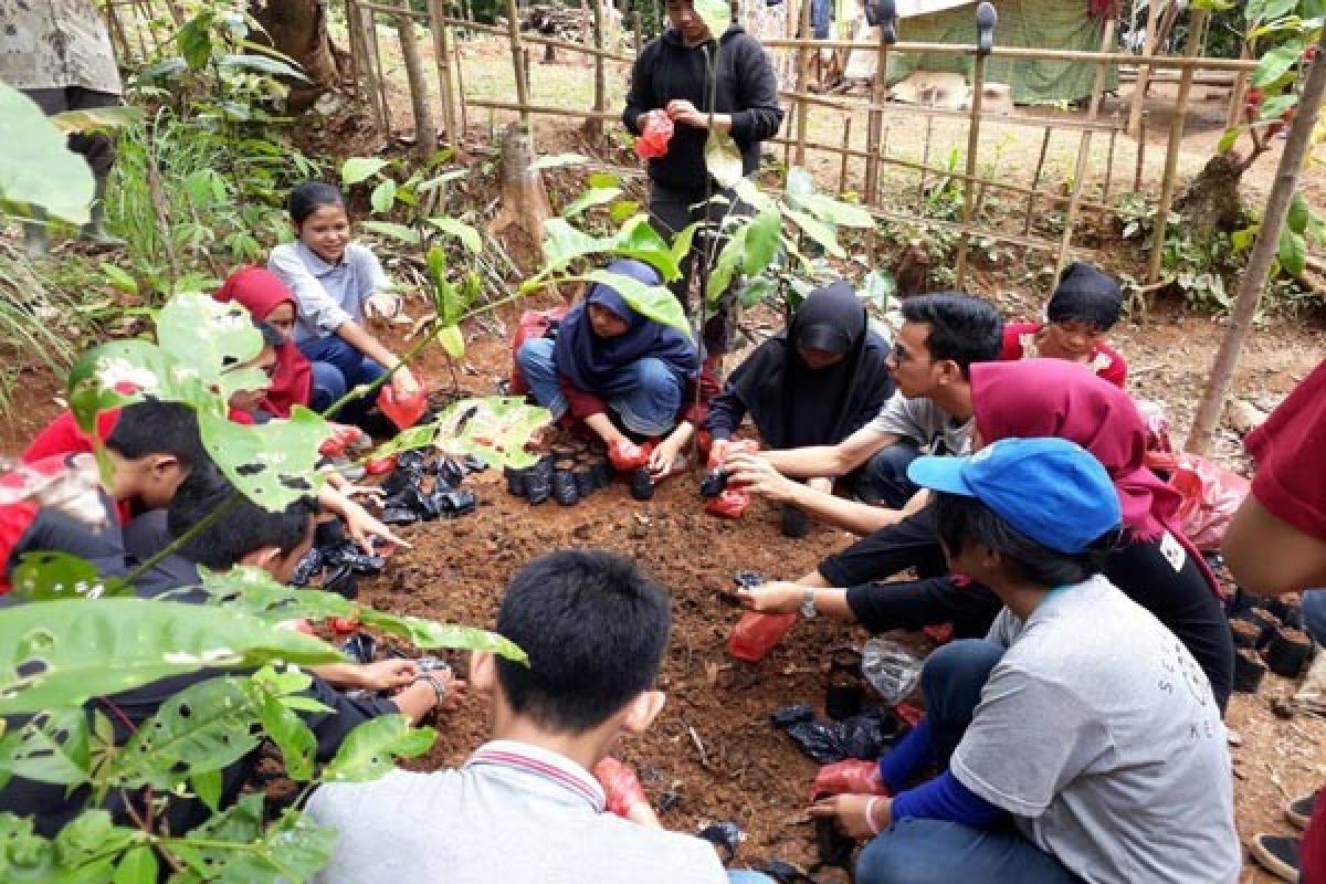 Pembuatan Kebun Bibit Bersama